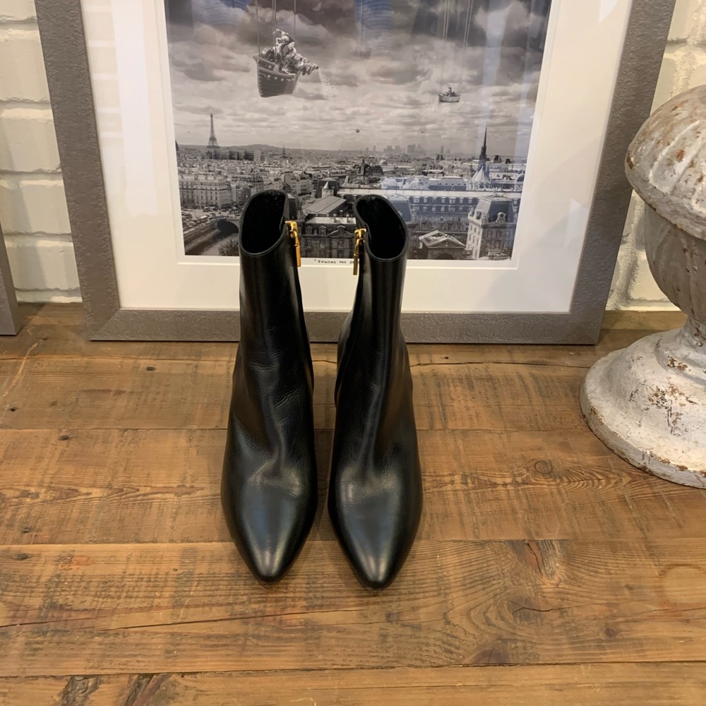 ❗️SOLD❗️NWOT Givenchy Triangle G boots - Picture 3 of 10